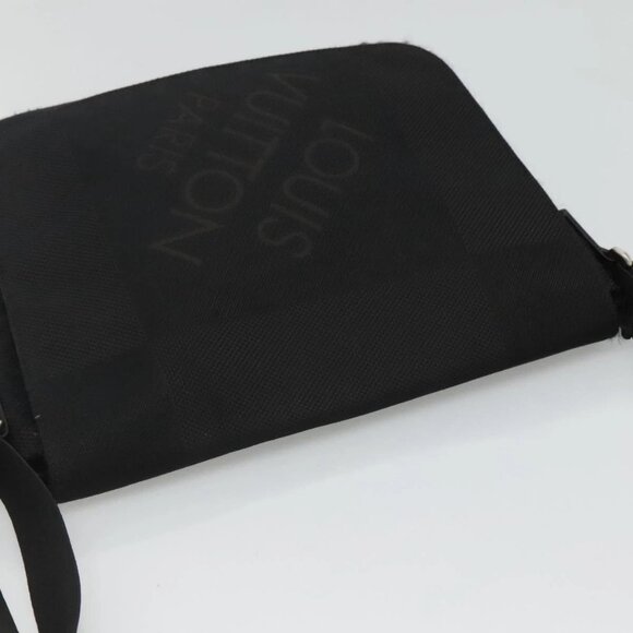 LOUIS VUITTON Damier Geant Messager NM Shoulder Bag Noir - Picture 7 of 16